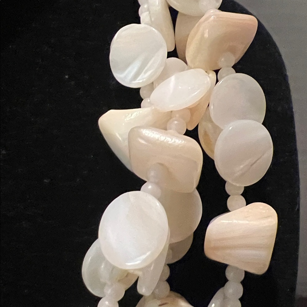 Elegant Cream Polished Stone Beaded Necklace - Picture 3 of 8